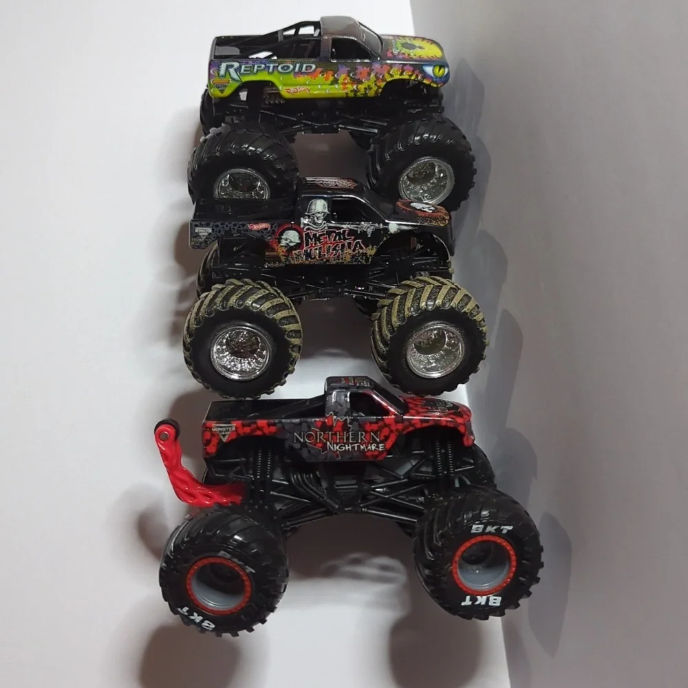 Hot Wheels Monster Jam Monster Trucks Metal Mulisha Reptoid Northern Exposure 64